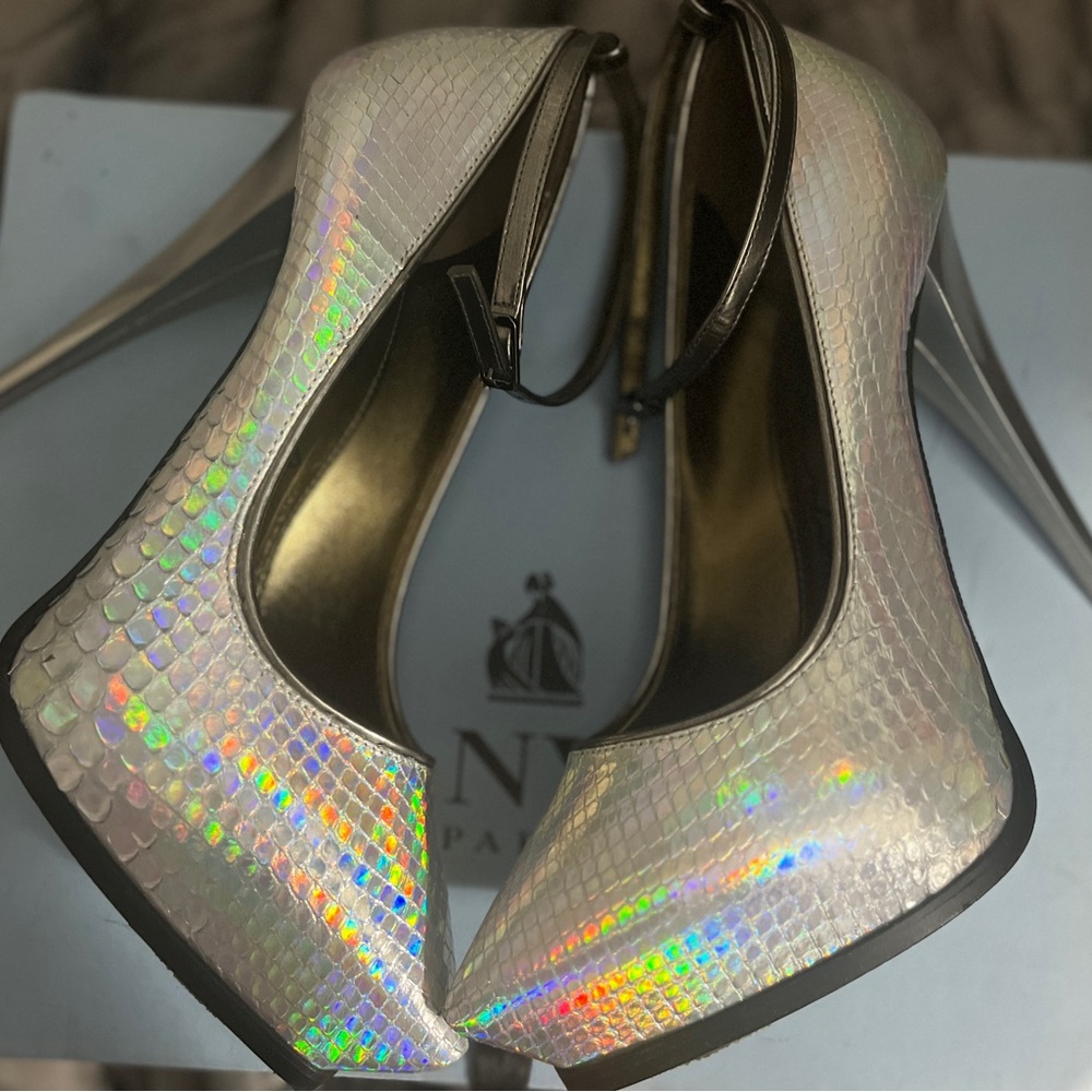 I’m selling LANVIN shoes sz 10 snake skin pumps! Originally priced at $1350